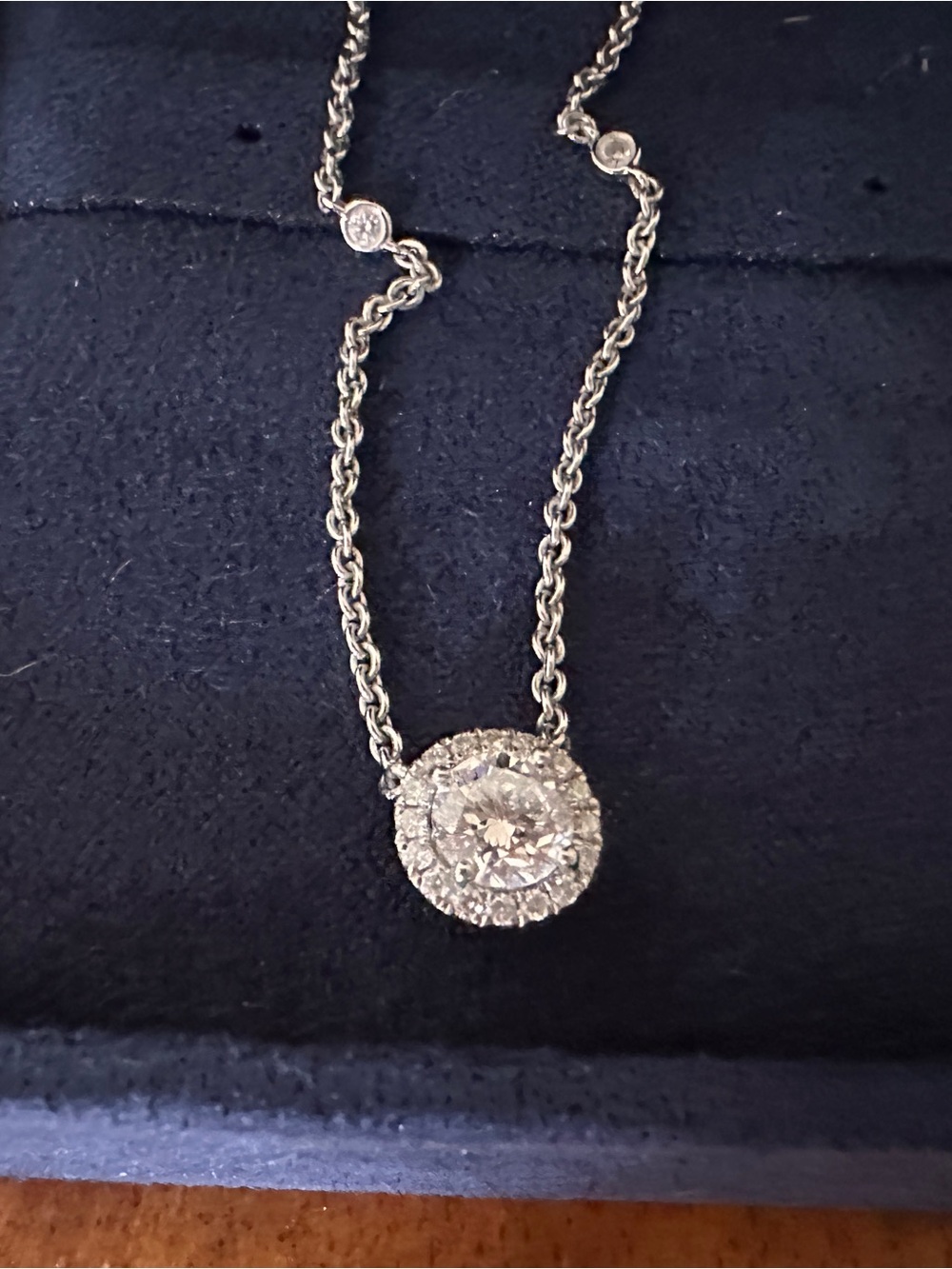 Riginov - 18K Gold, Natural Diamond, Round Halo Pendant Necklace